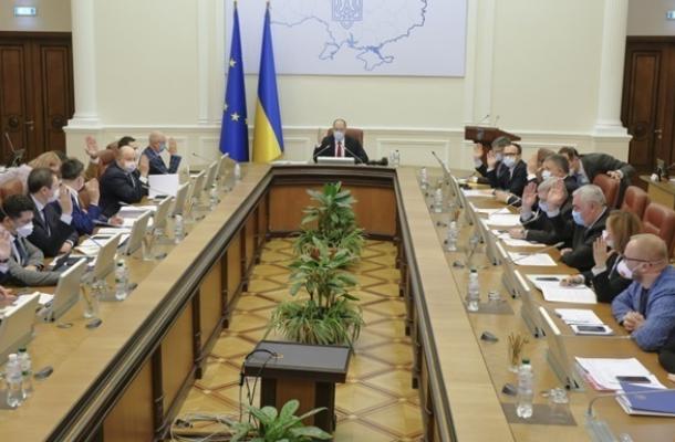 حكومة أوكرانيا توصي رعاياها بمغادرة روسيا