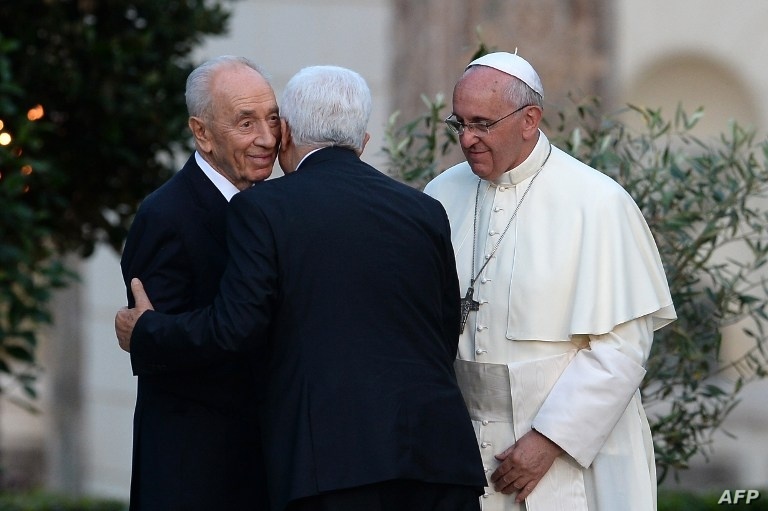 البابا يجمع سفيري إسرائيل وفلسطين في حدائق الفاتيكان