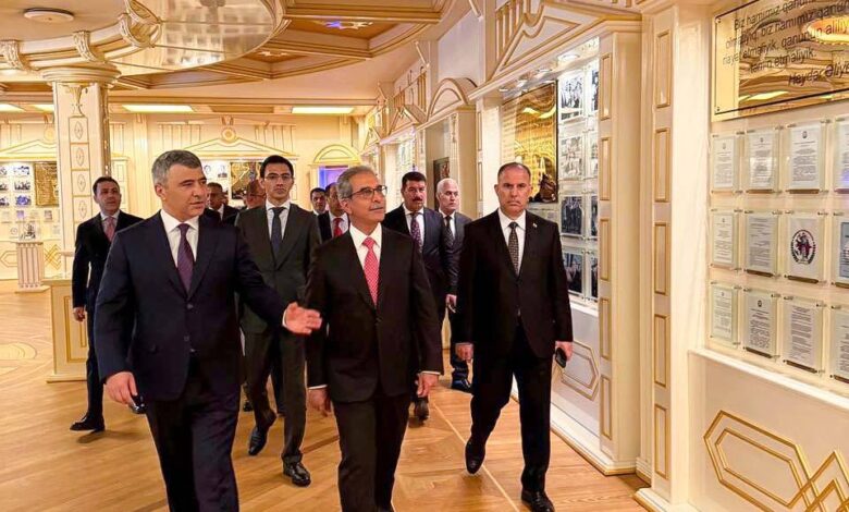 رئيس مجلس القضاء الأعلى يزور المحكمة العليا في أذربيجان