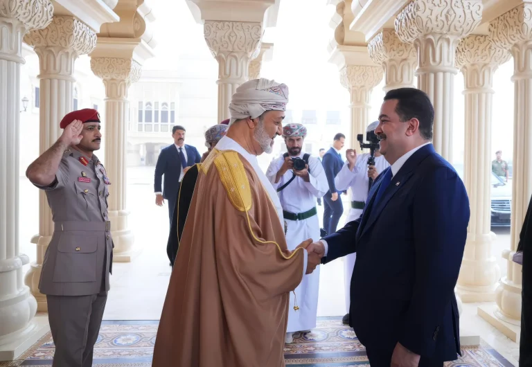 رئيس الوزراء يعود إلى بغداد بعد اختتام زيارته الرسمية إلى سلطنة عمان