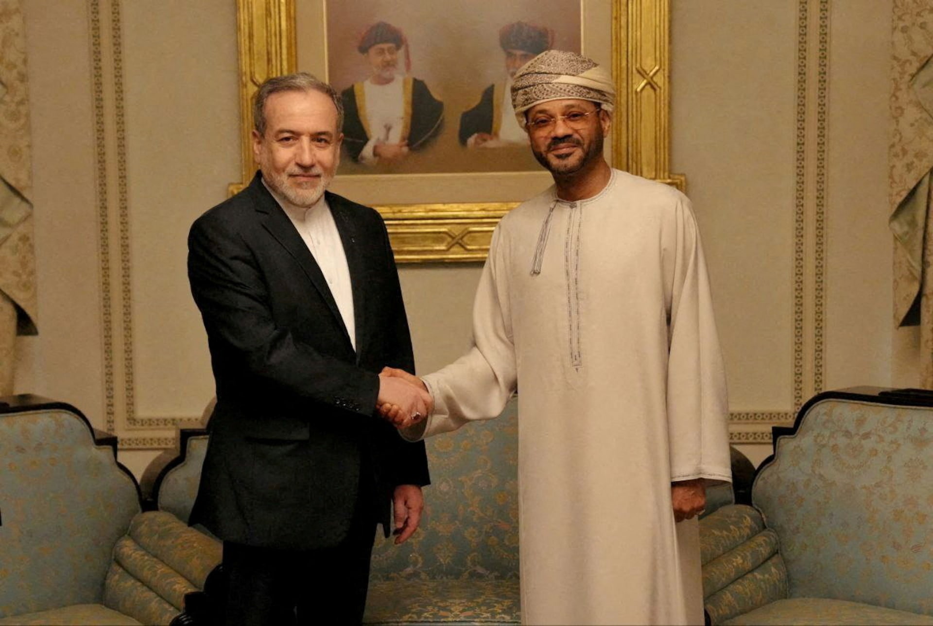 التلفزيون الإيراني عن عراقجي: إيران وسلطنة عمان ستنظمان إدارة مضيق هرمز وفقا لقواعد القانون الدولي