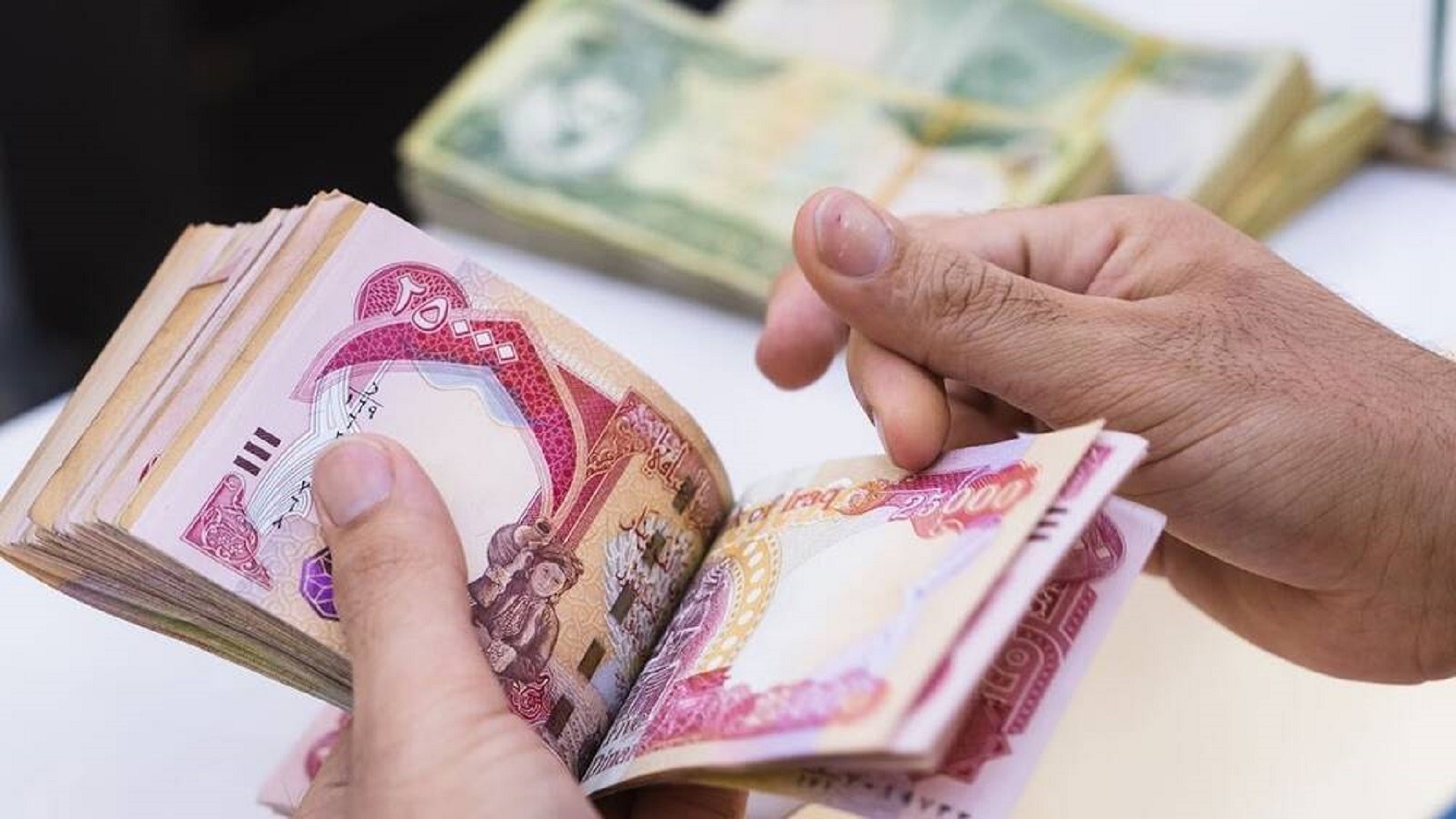 توضيح نيابي يحسم حقيقة صرف الرواتب كل 45 يومًا