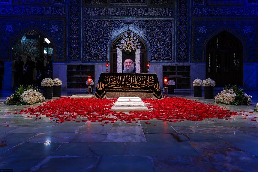 رؤساء عشائر العراق وشيوخها يؤدّون تحية إجلال وإكبار لروح قائد الثورة الاسلامية